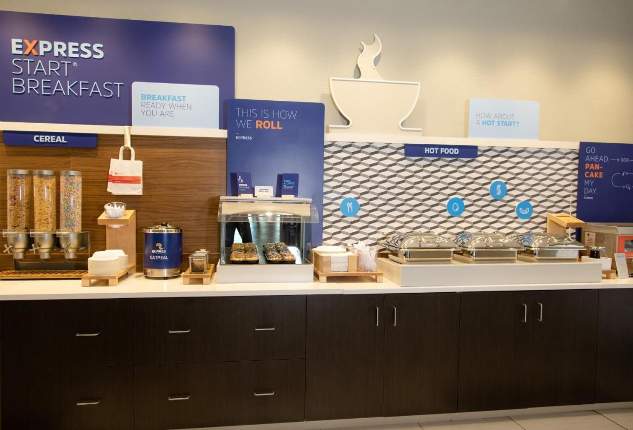 Holiday Inn Express Marshfield - Springfield Area By Ihg Extérieur photo