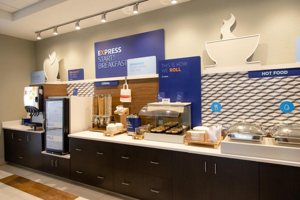 Holiday Inn Express Marshfield - Springfield Area By Ihg Extérieur photo