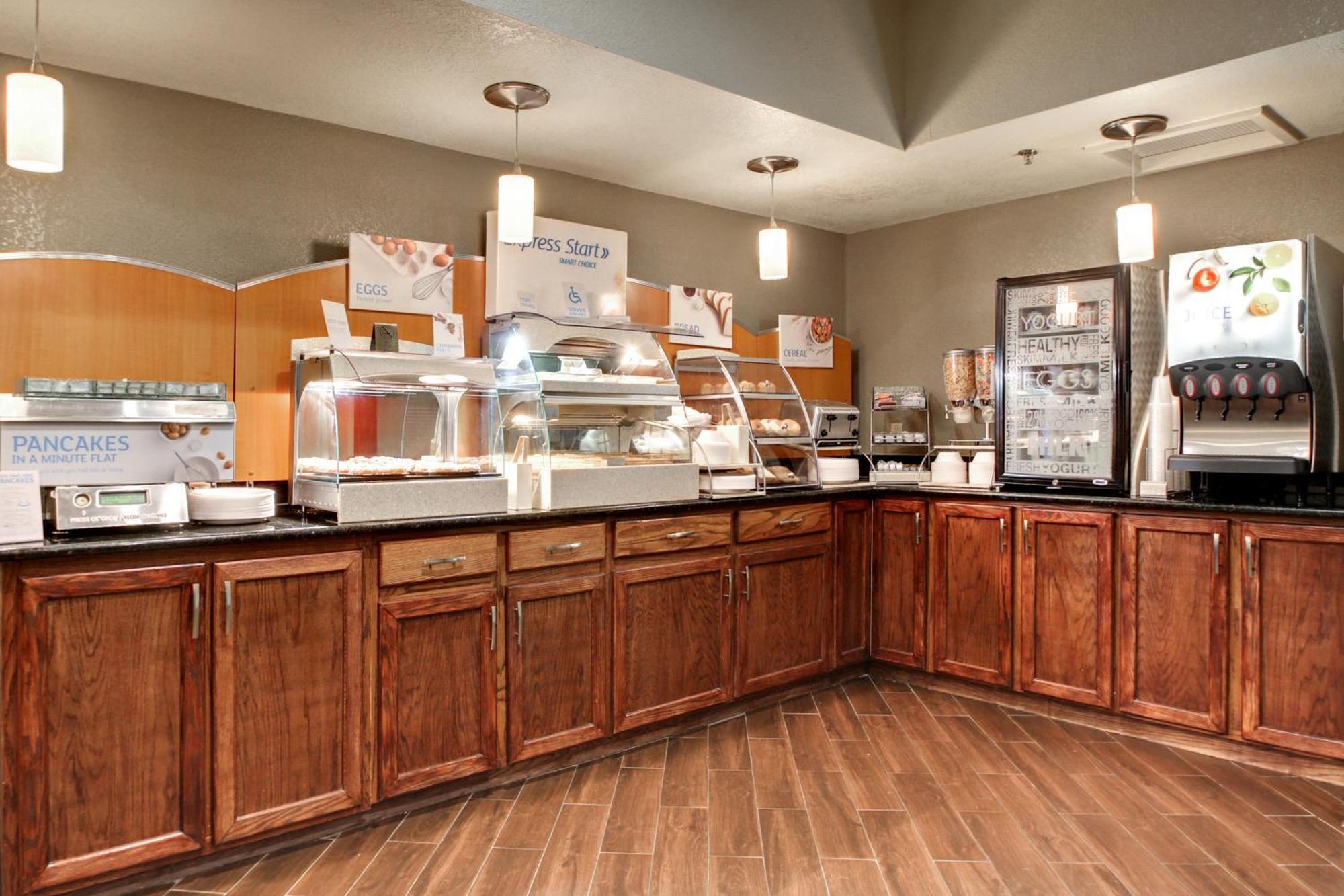 Holiday Inn Express Marshfield - Springfield Area By Ihg Extérieur photo