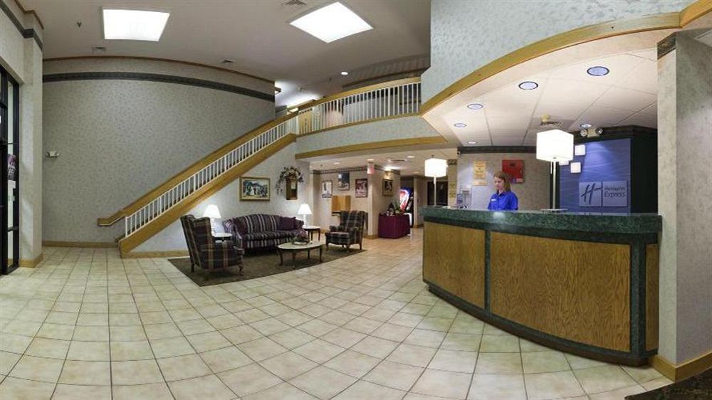 Holiday Inn Express Marshfield - Springfield Area By Ihg Extérieur photo